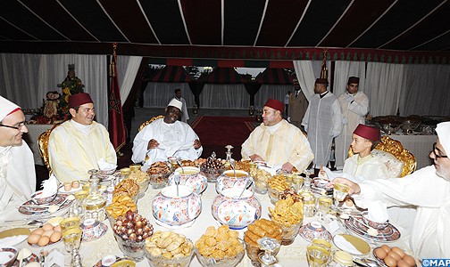 جلالة الملك يترأس بالدار البيضاء مأدبة إفطار بمناسبة عيد العرش المجيد
