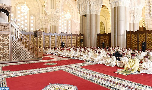 أمير المؤمنين يؤدي صلاة الجمعة بمسجد “الحسن الثاني “بالدار البيضاء
