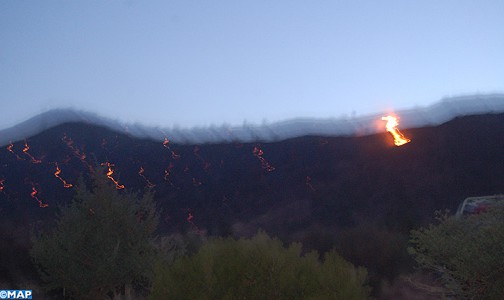 حريق (تيقي) يتواصل بإحدى البؤر الواقعة بإقليم الصويرة