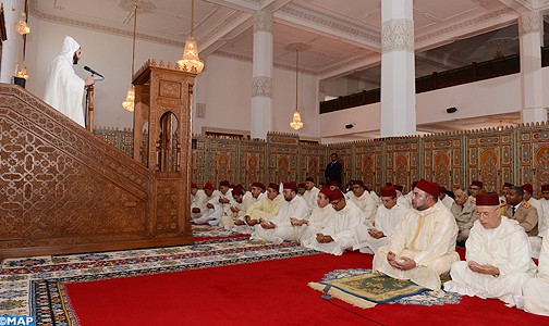 أمير المؤمنين يؤدي صلاة الجمعة بمسجد للا عائشة بالدار البيضاء
