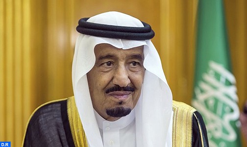 الأمير سلمان بن عبد العزيز يتلقى البيعة ملكا للعربية السعودية (ديوان ملكي)