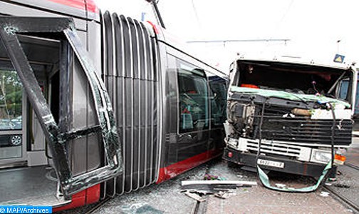 إصابة 24 شخصا بجروح خمسة منهم في حالة خطيرة إثر اصطدام شاحنة بعربة الطرامواي بالدار البيضاء