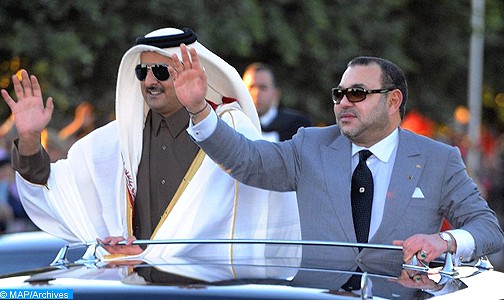 أفراد الجالية المغربية بقطر يخصصون استقبالا شعبيا وحماسيا كبيرا لجلالة الملك