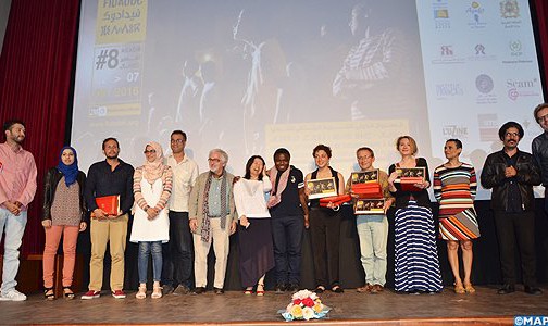 فيلم “أليسا في بلاد الحرب” يفوز بالجائزة الكبرى للمهرجان الدولي للشريط الوثائقي بأكادير في دورته الثامنة