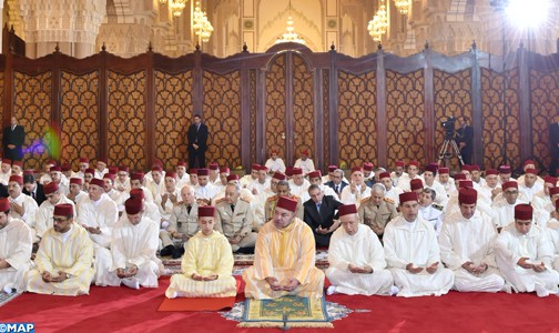 أمير المؤمنين يؤدي صلاة الجمعة بمسجد الحسن الثاني بالدار البيضاء