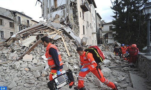 ارتفاع عدد قتلى زلزال إيطاليا إلى 267 قتيلا ونحو 400 مصاب في المستشفيات