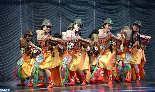 فرقة شنغهاي الصينية للغناء والرقص تمتع الجمهور بلوحاتها الفنية التي قدمتها بمسرح الهواء الطلق بأكادير