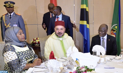 رئيس جمهورية تنزانيا يقيم مأدبة عشاء رسمية على شرف جلالة الملك