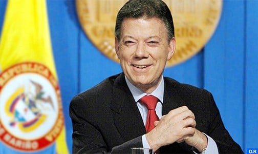 الرئيس الكولومبي يهدي جائزة نوبل للسلام “للملايين من مواطنيه ضحايا النزاع” مع حركة (فارك)