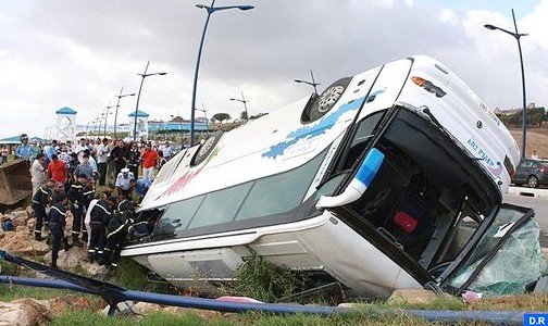 إصابة 17 شخصا في حادث انقلاب حافلة لنقل الركاب بإقليم الناظور