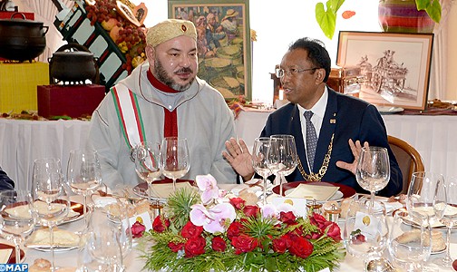 رئيس جمهورية مدغشقر يقيم مأدبة غداء رسمية على شرف جلالة الملك