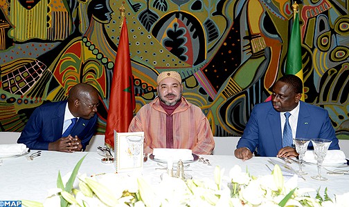 الرئيس السنغالي يقيم مأدبة غذاء رسمية على شرف جلالة الملك