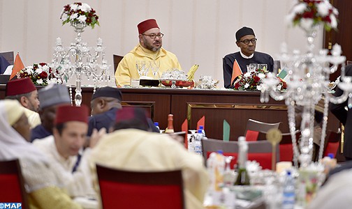 الرئيس النيجيري يقيم مأدبة عشاء رسمية على شرف صاحب الجلالة