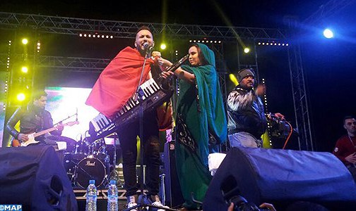 المغني الجزائري رضا الطلياني يتحف جمهور مدينة العيون خلال مهرجان “وني بيك”