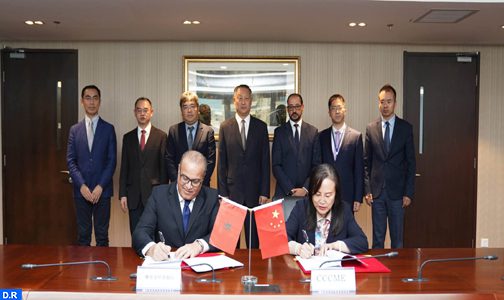 توقيع مذكرة تفاهم لتعزيز العمليات المالية بين بنك إفريقيا وغرفة التجارة الصينية
