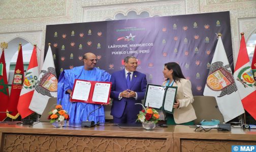 المغرب-البيرو: توقيع اتفاقية توأمة بين العيون وبلدية “بويبلو ليبري”