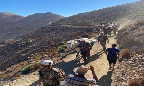 إقليم تارودانت.. القوات المسلحة الملكية تواصل عملية توزيع الخيم لإيواء الساكنة المتضررة من الزلزال