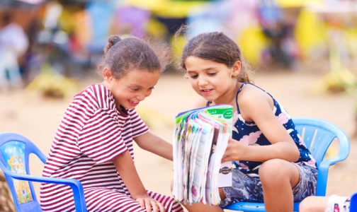 زلزال الحوز.. قافلة تضامنية لتوزيع أزيد من سبعة آلاف من الكتب المدرسية والقصص لفائدة أطفال الأسر المتضررة