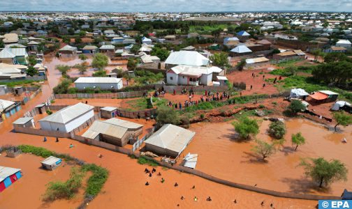 مصرع 31 شخصا ونزوح أكثر من نصف مليون آخرين إثر هطول أمطار غزيرة وفيضانات في الصومال