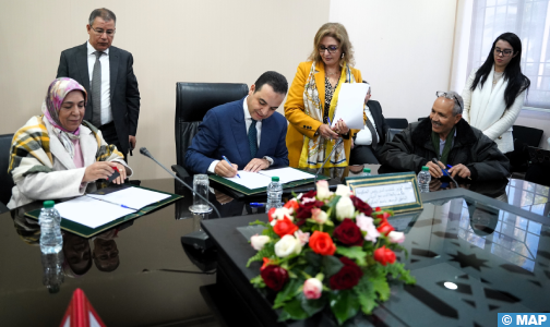 توقيع اتفاقيات شراكة بين الوزارة المكلفة بالعلاقات مع البرلمان و عدد من الجمعيات حول آليات الديمقراطية التشاركية والرقمنة