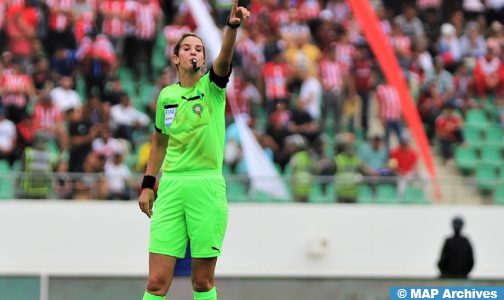 كرة القدم: المغربية بشرى كربوبي، أول سيدة عربية تحكم مباراة في كأس إفريقيا للأمم