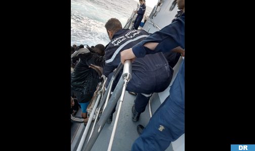 طانطان: البحرية الملكية تقدم المساعدة لـ 47 مواطنا من إفريقيا جنوب الصحراء و6 مغاربة مرشحين للهجرة غير النظامية