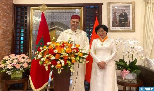 توشيح سفيرة الفيتنام السابقة بالرباط بالوسام العلوي من درجة قائد