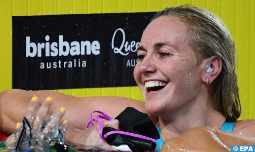 السباحة الأسترالية أريارن تيتموس تحطم الرقم القياسي العالمي لسباق 200 م سباحة حرّة