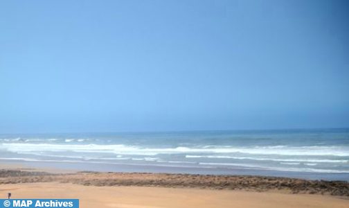 “بحر بلا بلاستيك “.. حملة لتحسيس الأطفال بأهمية الحفاظ على البيئة البحرية بشاطئ الحوزية