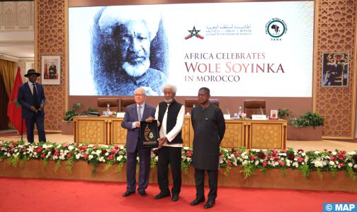 أكاديمية المملكة المغربية تحتفي بالكاتب النيجيري وول سوينكا الحائز على جائزة نوبل للآداب سنة 1986