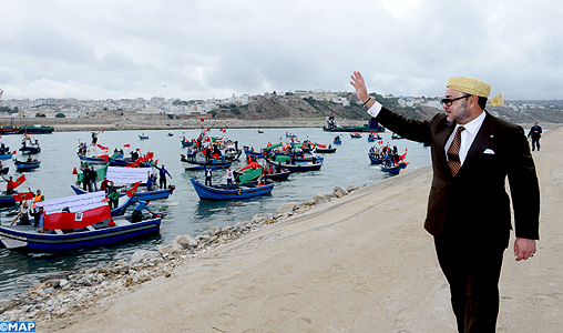 SM le Roi visite les différents chantiers du projet de reconversion de la zone portuaire de Tanger-ville