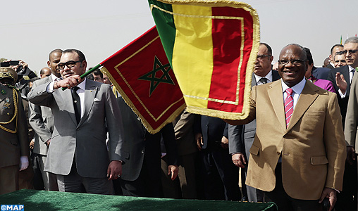 SM le Roi accompagné du Président malien procède au lancement des travaux de construction d’une cimenterie dans la région de Bamako
