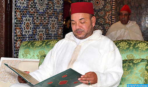 SM le Roi accomplit la prière du vendredi à la mosquée “L’érudit Abdellah Guennoun” à Tanger
