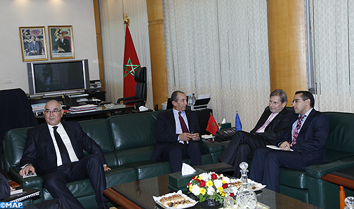 M. Hassad reçoit le Commissaire européen en charge de la politique de voisinage et des négociations d’élargissement