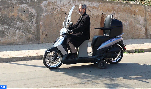 Un Tétouanais invente une moto taxi, une expérience unique pour promouvoir le tourisme et préserver l’environnement