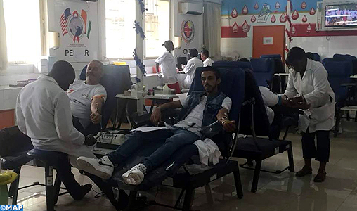 Abidjan : Des membres de la diaspora marocaine font don de leur sang