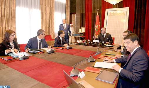 SM le Roi préside au Palais Royal de Rabat une séance de travail dédiée à l’examen de l’avancement des projets d’énergies renouvelables portés par MASEN