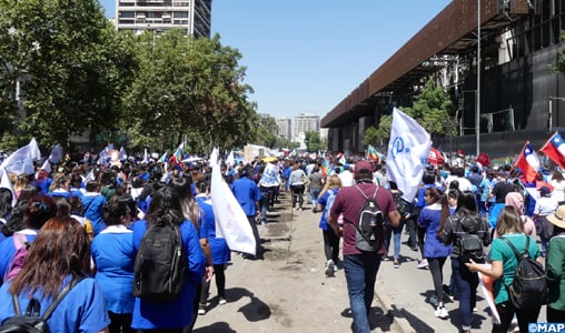 Des milliers de Chiliens battent le pavé à Santiago pour revendiquer des réformes structurelles