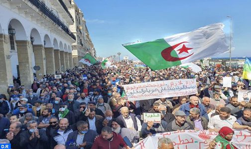 En Algérie, des milliers de manifestants contre “la criminalisation de la politique”