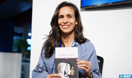 SIEL 2024: L’écrivaine Hind Berradi présente son roman “De mère en mère”