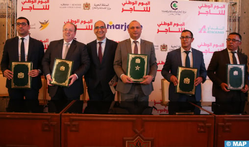 Fès: signature de trois conventions pour le développement du commerce