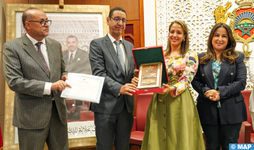 La journaliste de la MAP, Assiya Elomrani, remporte le prix de la presse parlementaire 2024