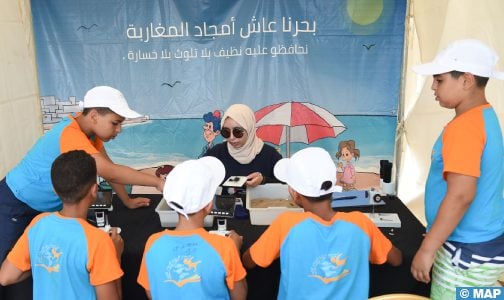 B7ar Bla Plastic: Action de sensibilisation des enfants à la protection de l’environnement marin à la Plage Zenata