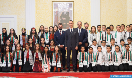 SAR le Prince Héritier Moulay El Hassan reçoit les enfants maqdessis participant à la 15ème édition des colonies de vacances de l’Agence Bayt Mal Al-Qods Acharif