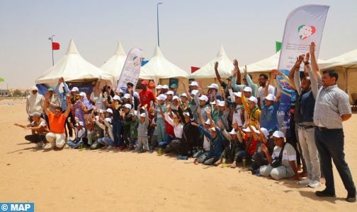 Laâyoune: La campagne “Mer sans plastique” fait escale à la plage Foum El Oued