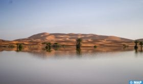 A Merzouga, des paysages lacustres au pied des dunes