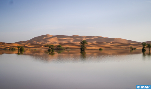 A Merzouga, des paysages lacustres au pied des dunes