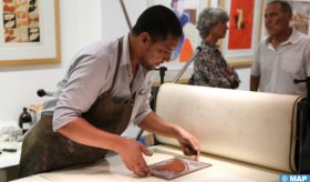 Atelier “Wood Cut Workshop” à Casablanca : Un pont entre tradition et modernité dans l’art de la gravure au Maroc