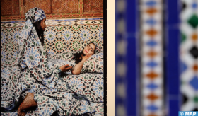 Marrakech: “L’invisible dévoilé”, une exposition captivante de Lalla Essaydi invitant à interroger les thèmes du genre et de l’identité