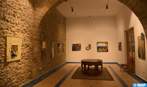 Essaouira: Vernissage de l’exposition conjointe “Art et Patrimoine” des artistes-peintres Nadia Ouchatar et Ahmed Harrouz